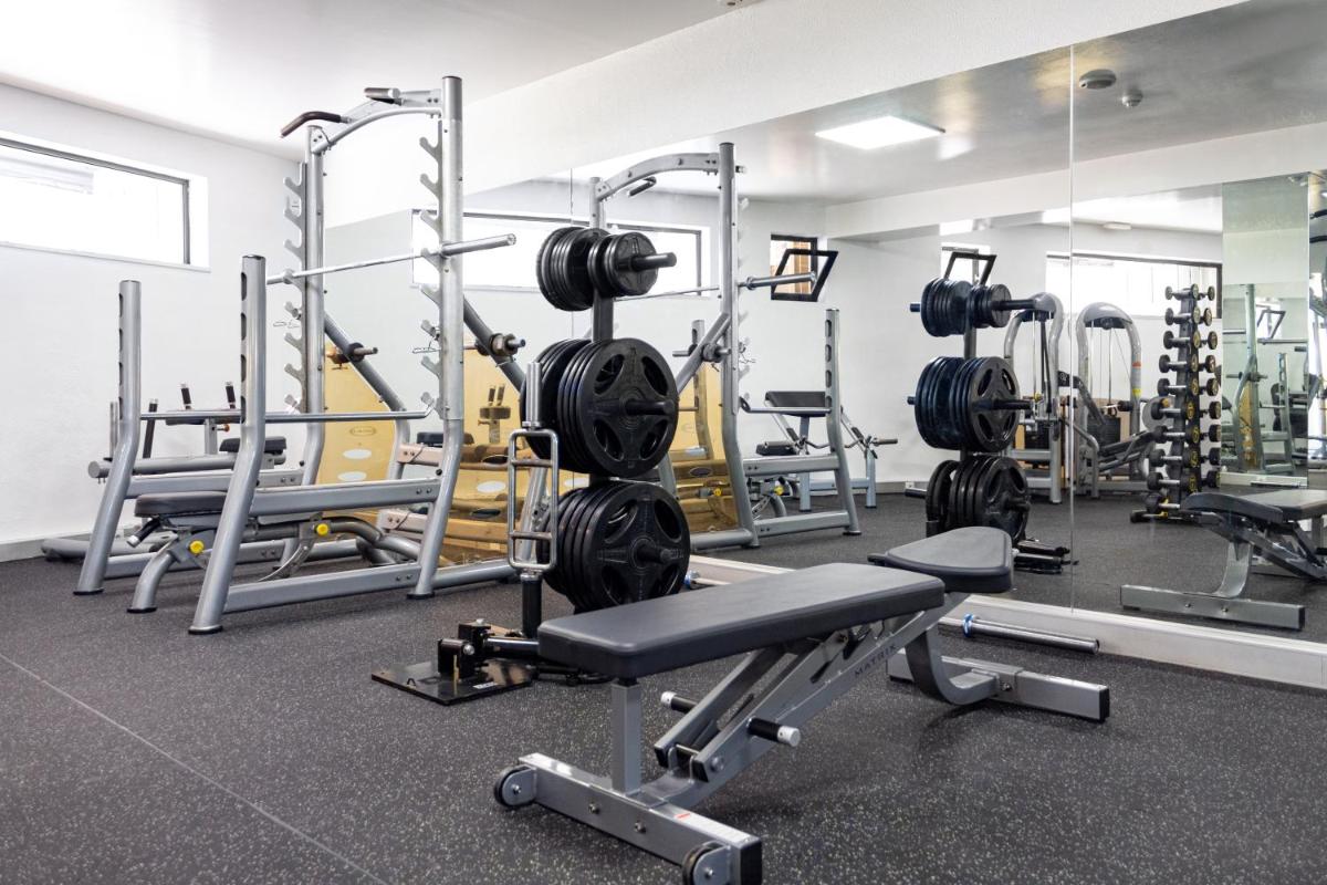 O centro de fitness e/ou as comodidades de fitness de Browns Sports Resort