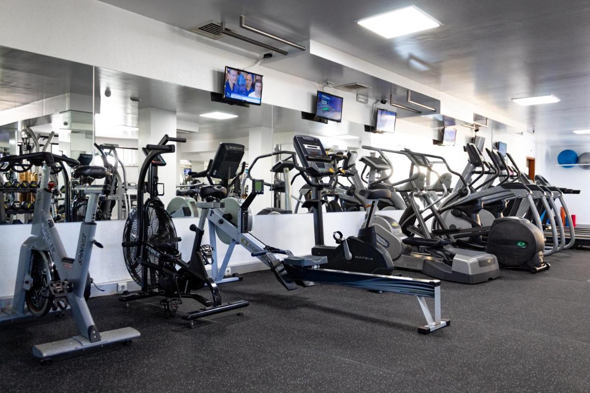 O centro de fitness e/ou as comodidades de fitness de Browns Sports Resort