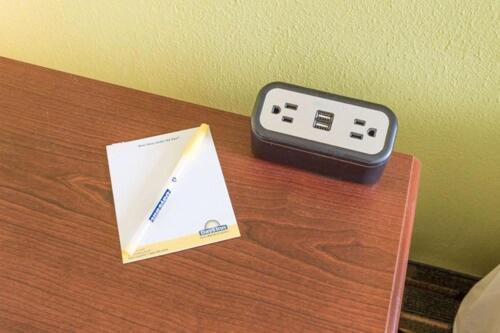 Days Hotel by Wyndham Danville Conference Center - Housity