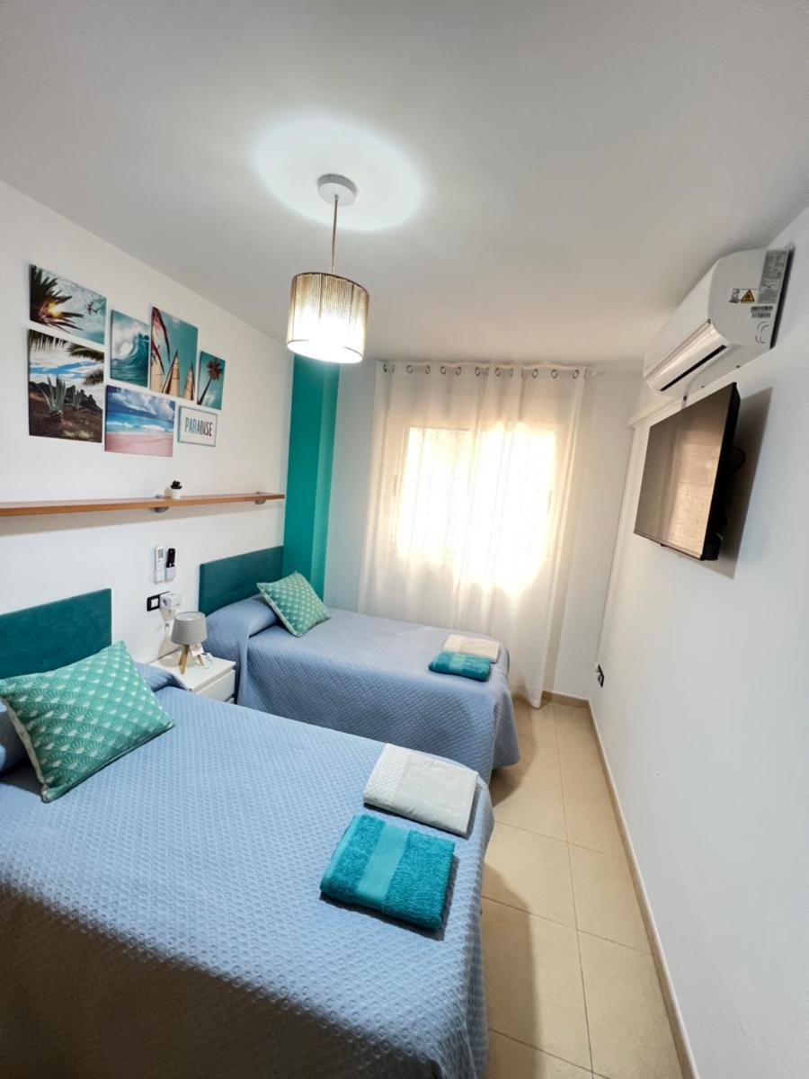 APARTAMENTO SITUADO EN EL CENTRO CON 3 HABITACIONES, DISPONE DE AIRE ACONDICIONADO Y WIFI A 150m DE LA PLAYA Y EL CASTILLO - Housity