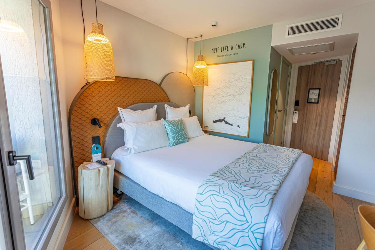 Un ou plusieurs lits dans un hébergement de l'établissement Black Bass Hotel
