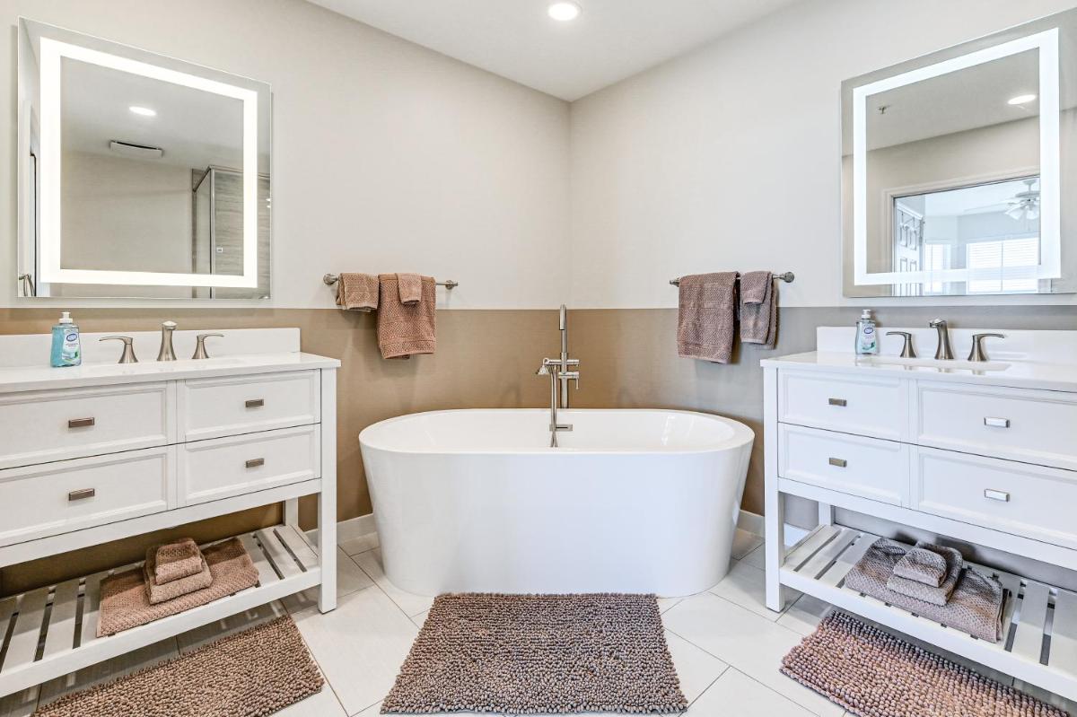 Lely Resort Condo with Golf Course and Pool Access - Housity
