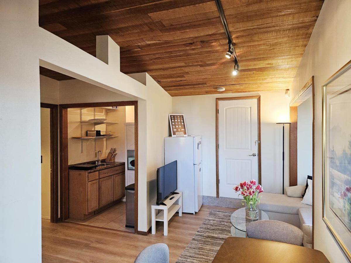Private 2BR Amazing Lake Sammamish Views - Housity