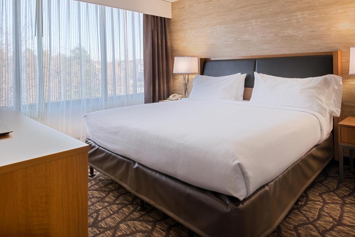 Holiday Inn Hotel & Suites Warren, an IHG Hotel - Housity