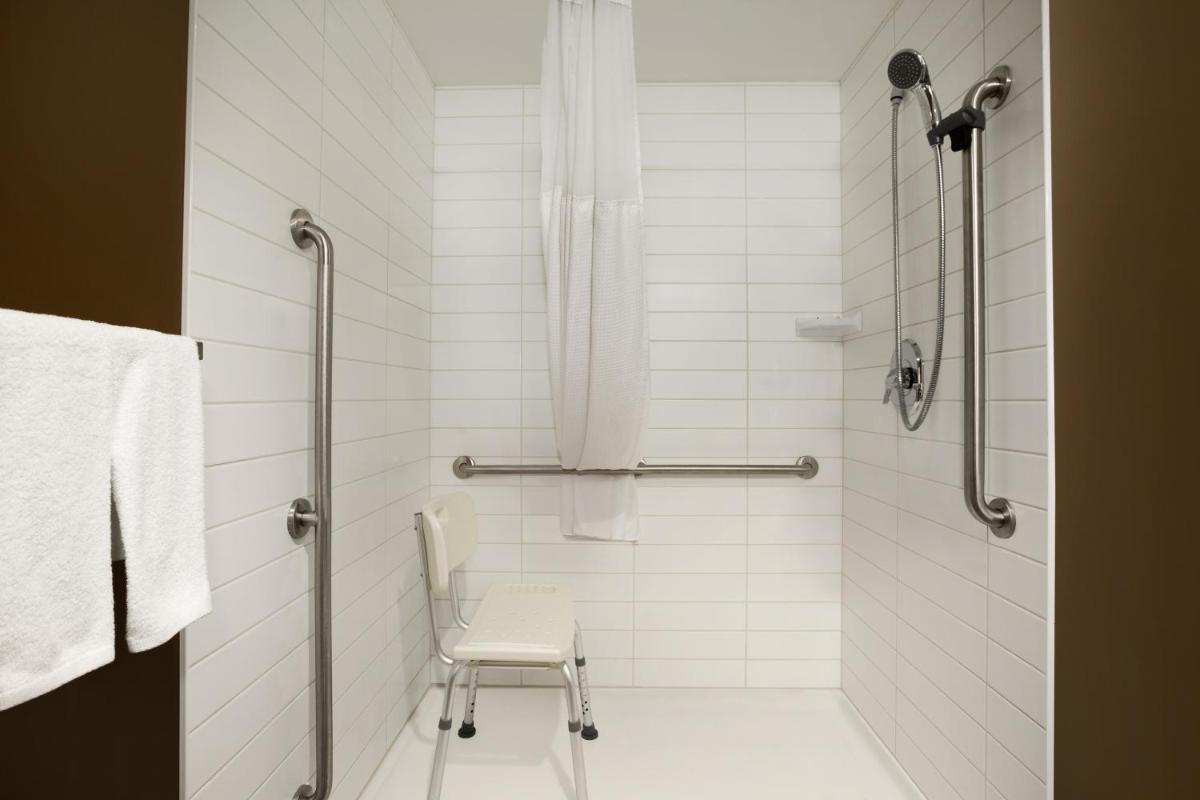 Microtel Inn & Suites by Wyndham Lloydminster - Hizvo