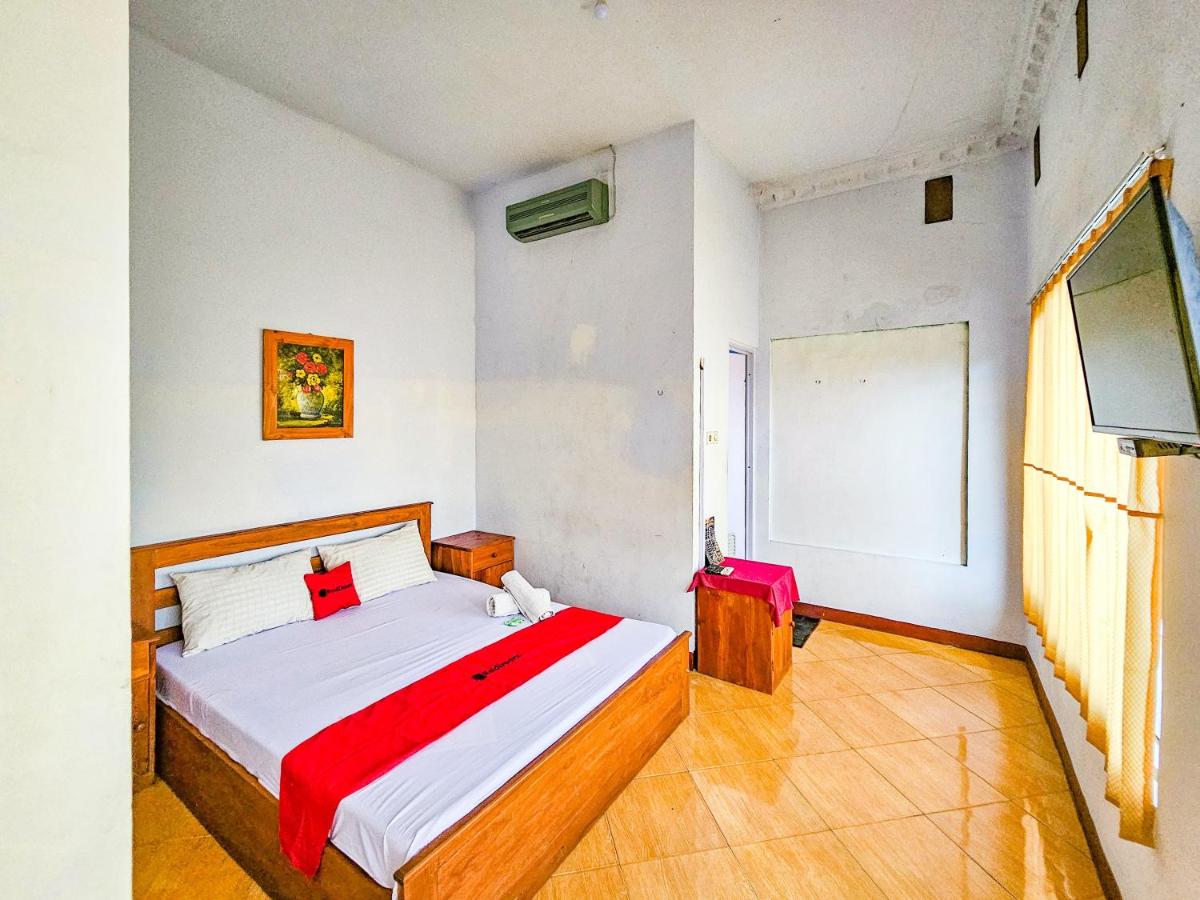 RedDoorz Syariah near Stadion Merdeka Jombang - Housity