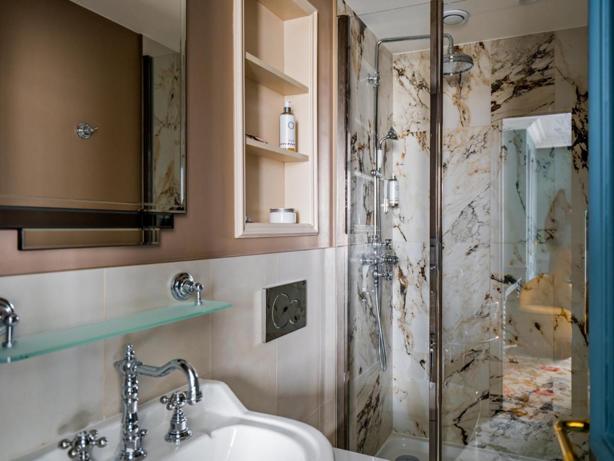 Salle de bains dans l'établissement Hotel Duquesne Eiffel