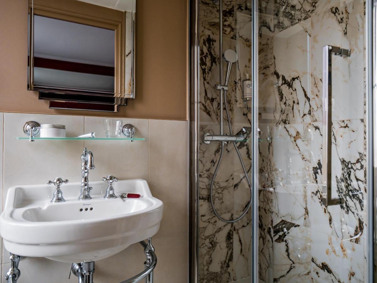 Salle de bains dans l'établissement Hotel Duquesne Eiffel