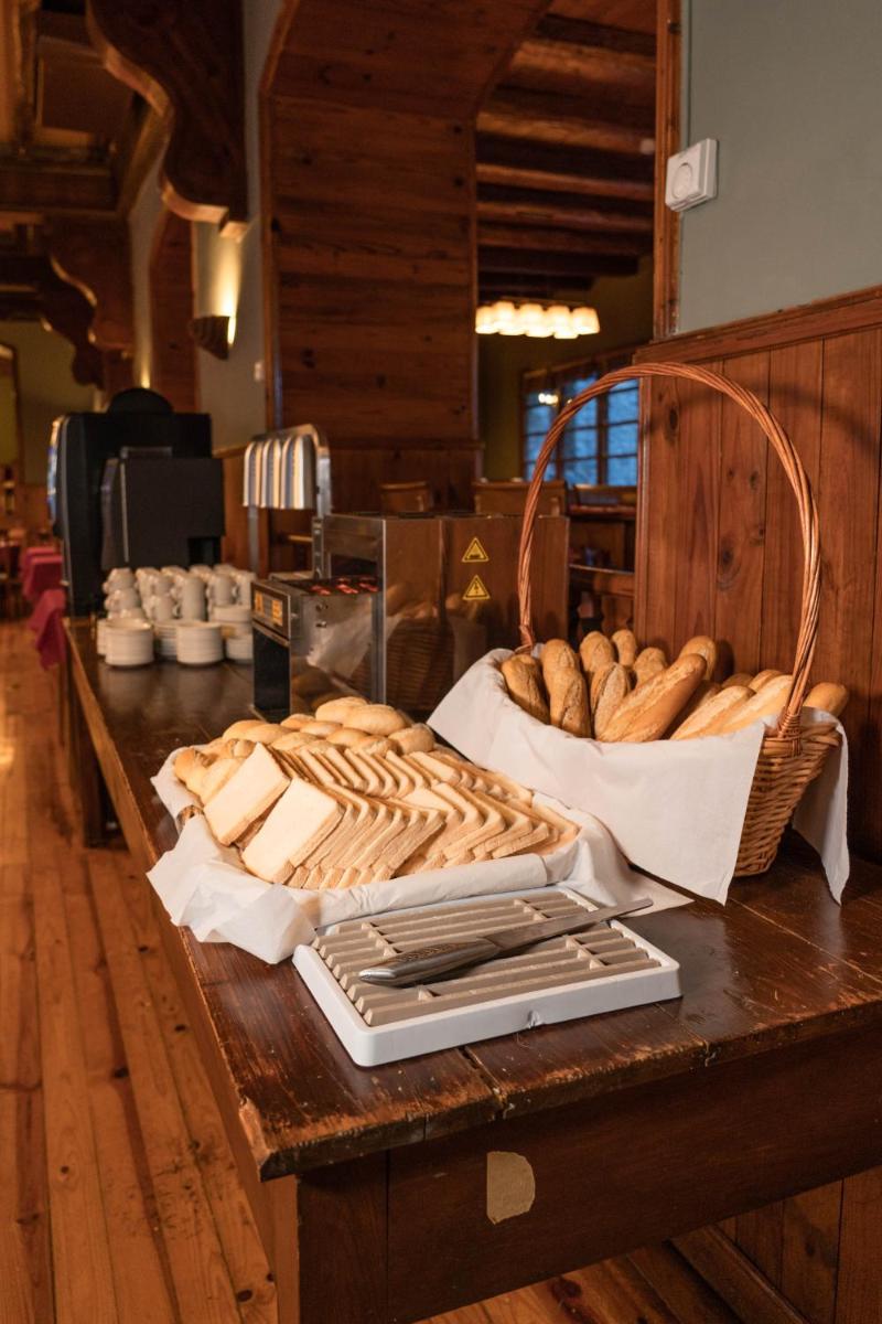 Comida en o cerca de este hotel