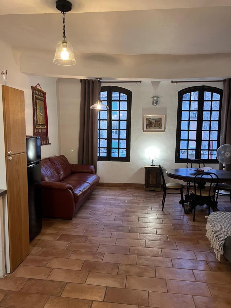 La Bonne Etoile - The Good Star - Housity