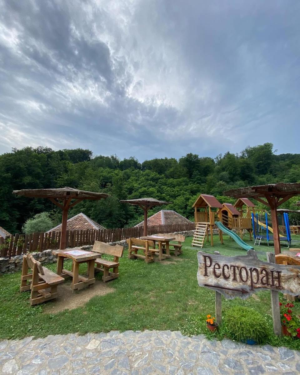 Konak Dobri Potok - Housity