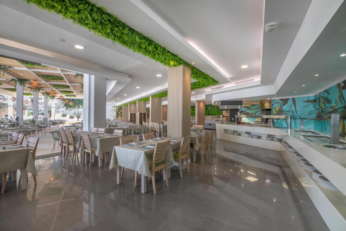 Un restaurante o sitio para comer en MarSenses Rosa del Mar Hotel & Spa