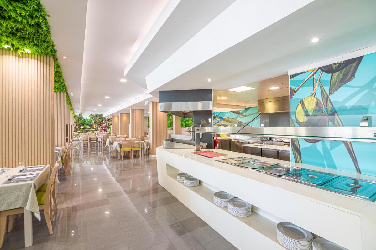 Un restaurante o sitio para comer en MarSenses Rosa del Mar Hotel & Spa