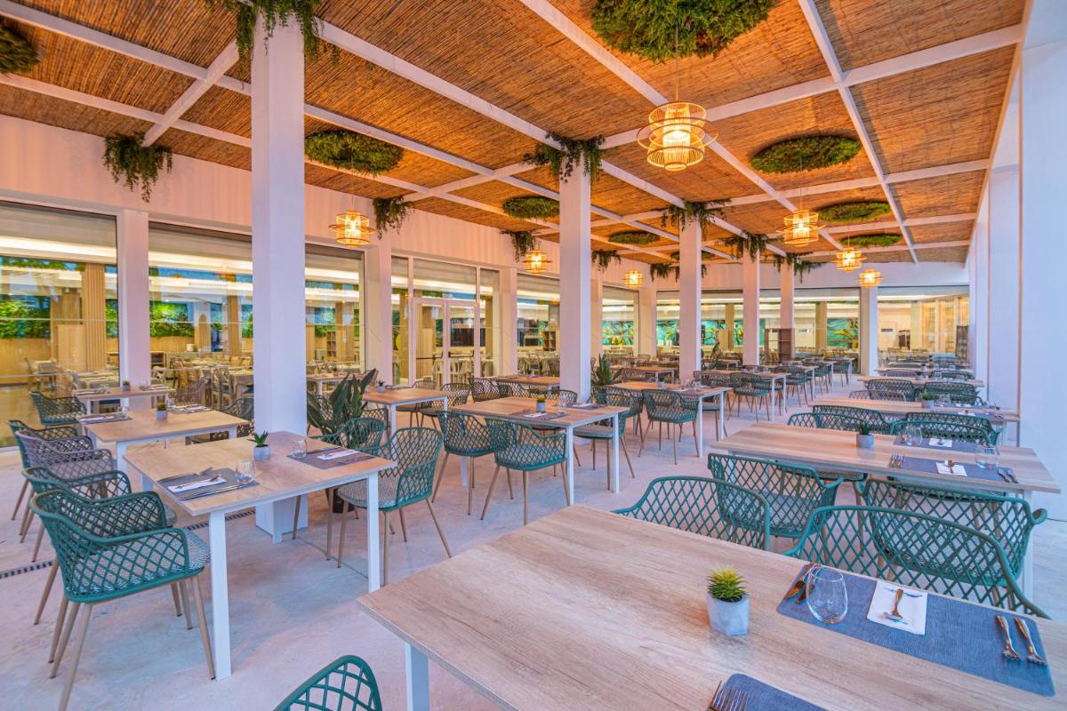 Un restaurante o sitio para comer en MarSenses Rosa del Mar Hotel & Spa