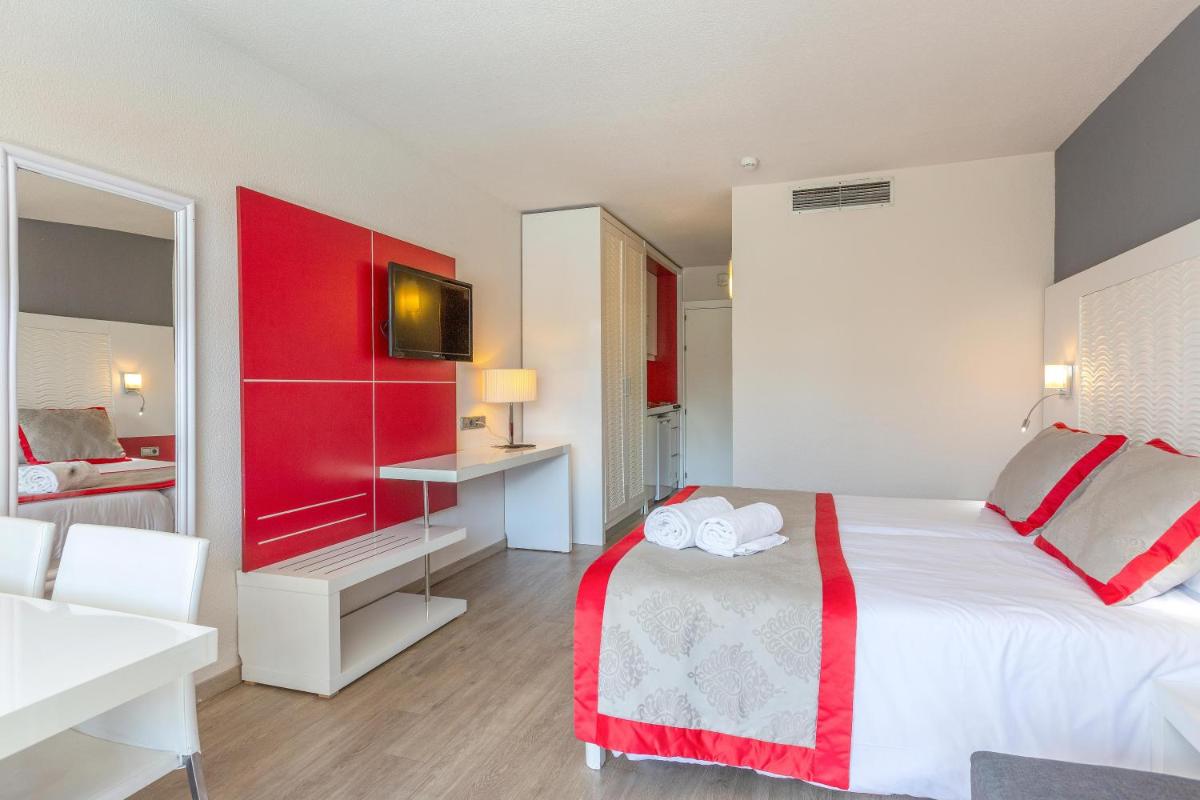 Cama o camas de una habitación en MarSenses Rosa del Mar Hotel & Spa