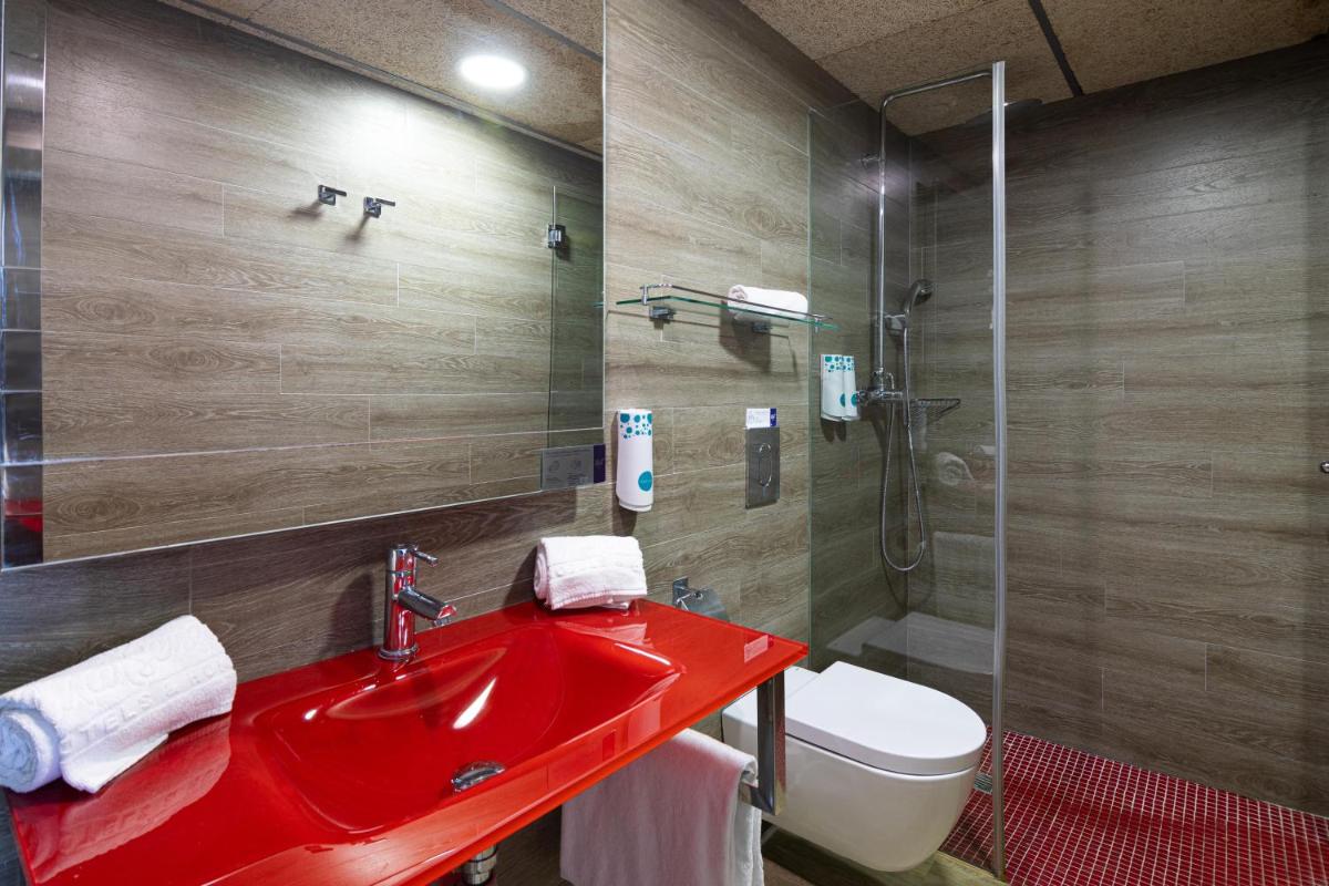 Un baño de MarSenses Rosa del Mar Hotel & Spa
