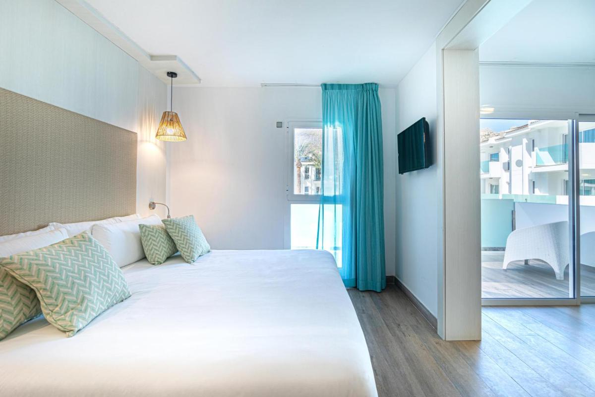 Cama o camas de una habitación en MarSenses Puerto Pollensa Hotel & Spa Adults Only