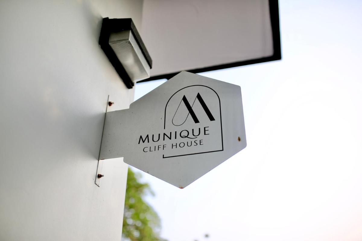 บ้านพักพูลวิลล่า The Munique Cliff House Chumphon - ริมผาพร้อมสระจากุซซี่ - Housity
