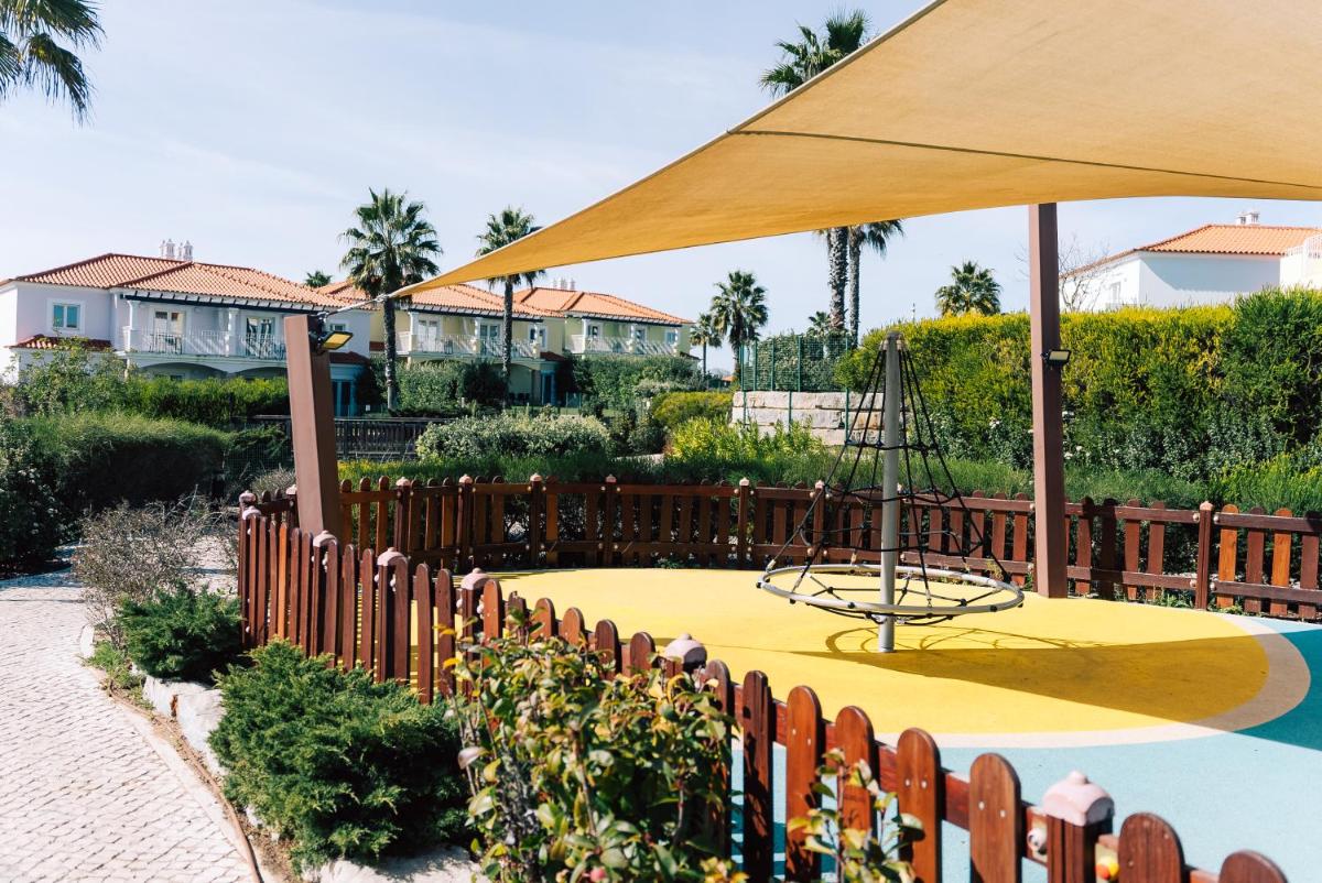 Um jardim no exterior de Eden Villas & Apartments