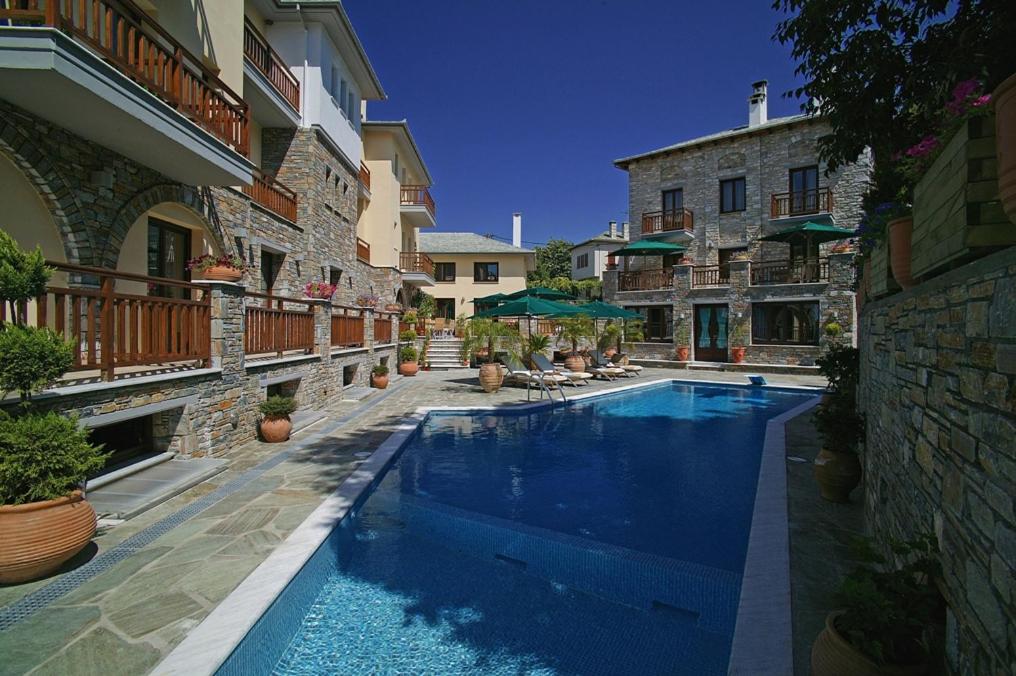 Suitetrails - Maritsas Hotel & Suites