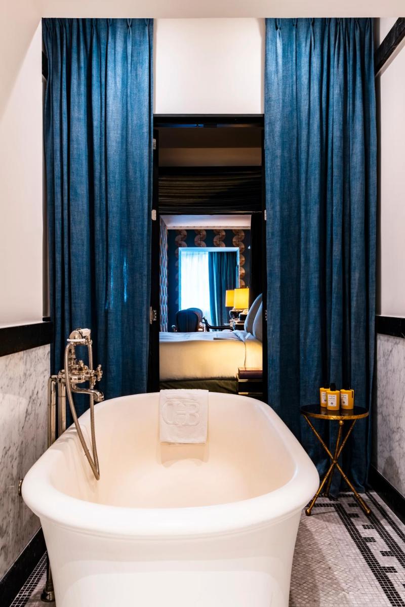Salle de bains dans l'établissement Hôtel de Berri Champs-Élysées, a Luxury Collection Hotel
