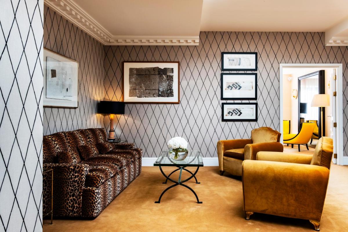 Coin salon dans l'établissement Hôtel de Berri Champs-Élysées, a Luxury Collection Hotel