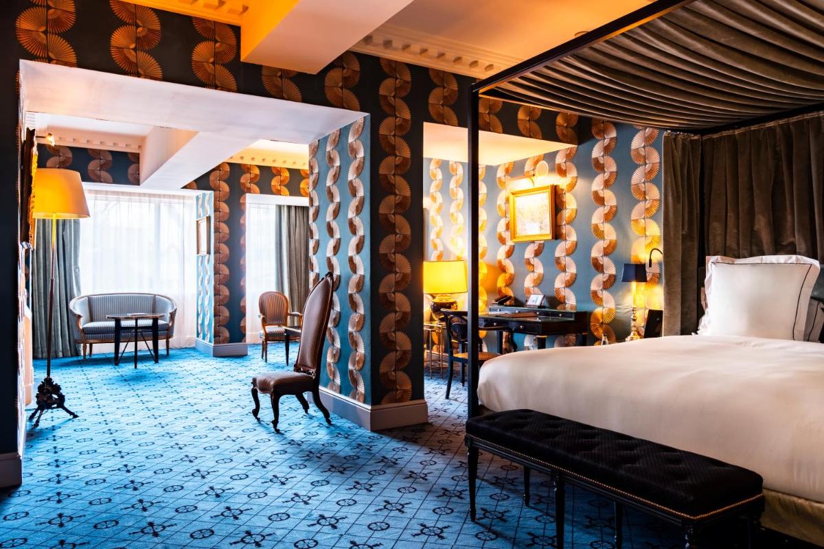Un ou plusieurs lits dans un hébergement de l'établissement Hôtel de Berri Champs-Élysées, a Luxury Collection Hotel