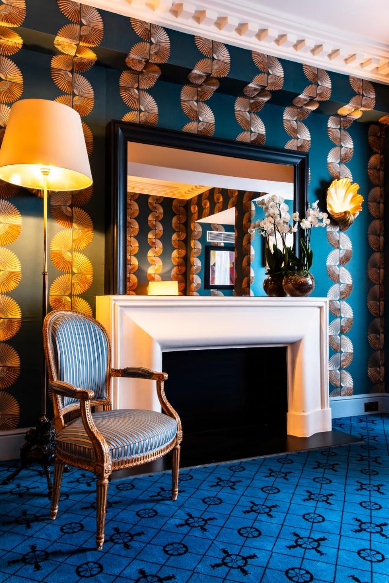 Coin salon dans l'établissement Hôtel de Berri Champs-Élysées, a Luxury Collection Hotel