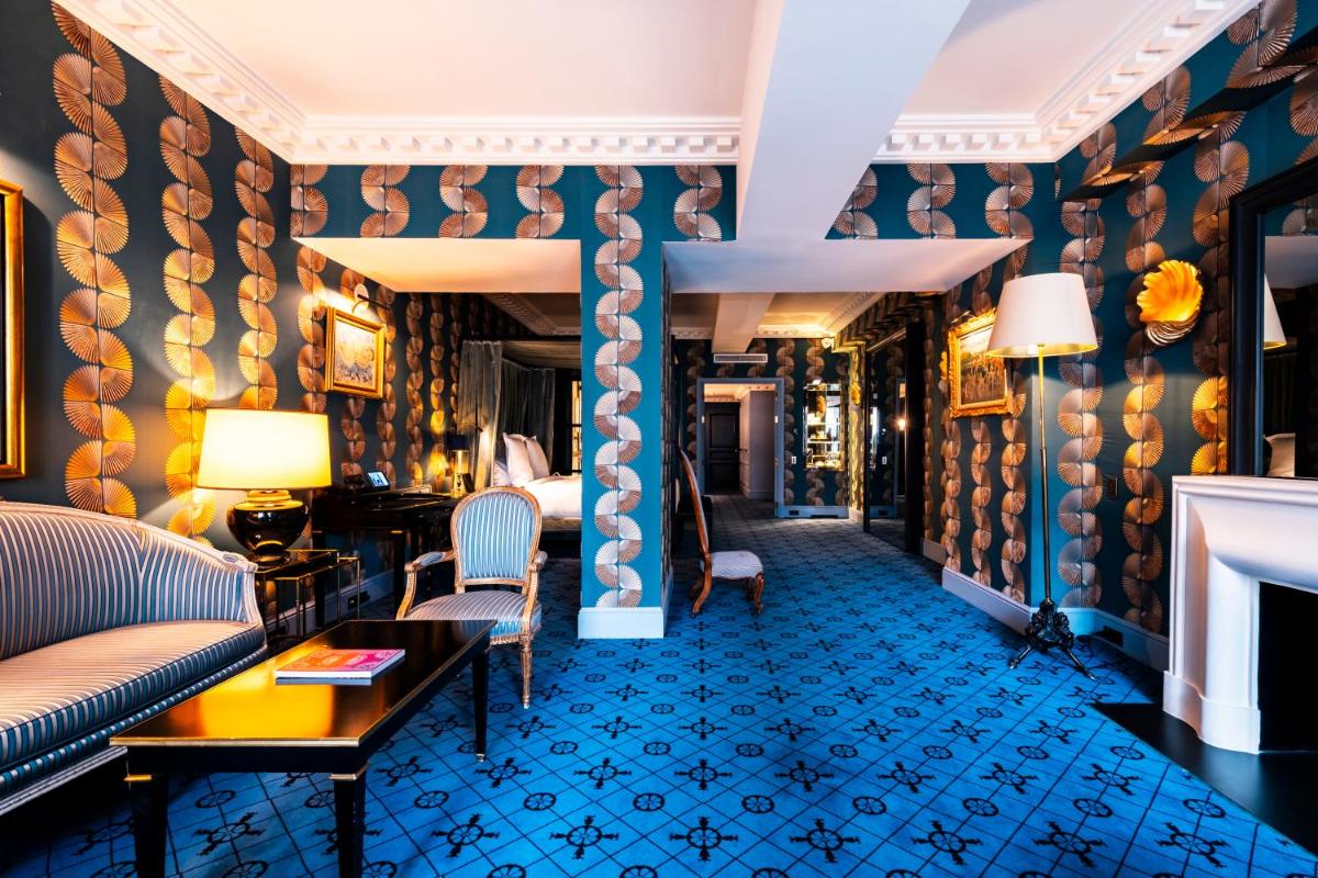 Coin salon dans l'établissement Hôtel de Berri Champs-Élysées, a Luxury Collection Hotel