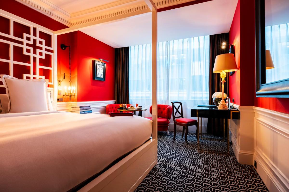 Un ou plusieurs lits dans un hébergement de l'établissement Hôtel de Berri Champs-Élysées, a Luxury Collection Hotel