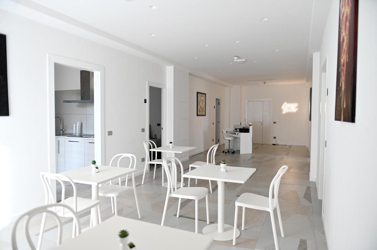 Crazi Suites - Housity