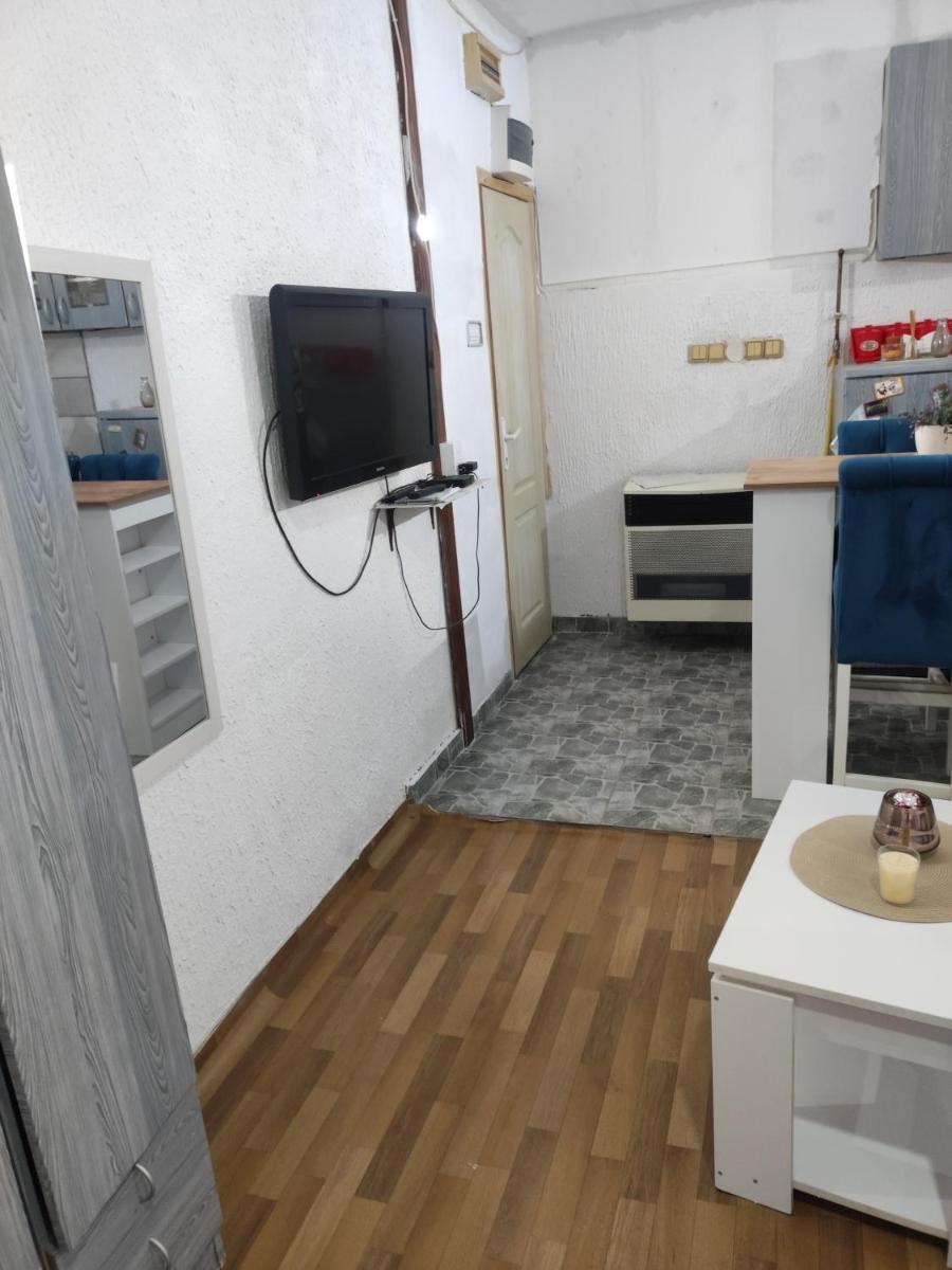 Indjija Prenociste hrvic - Housity