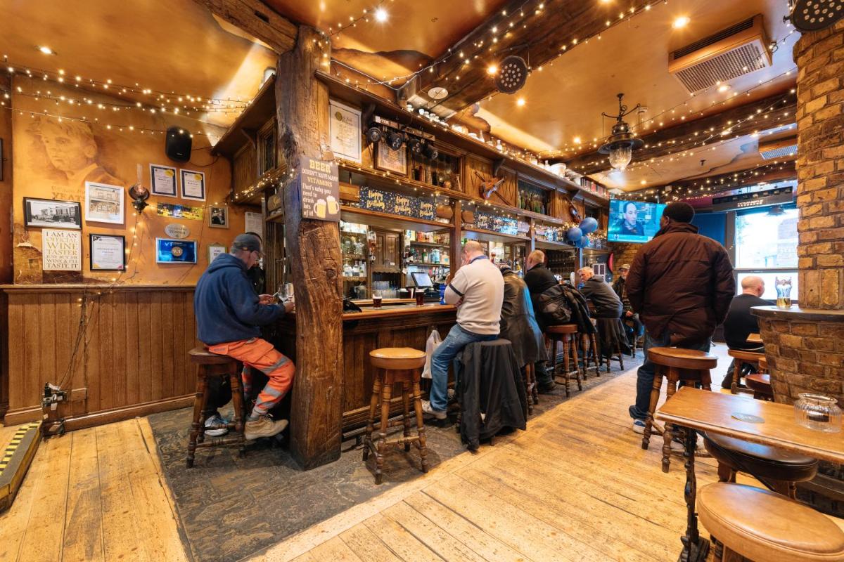 The Crown Pub & Guesthouse - Housity