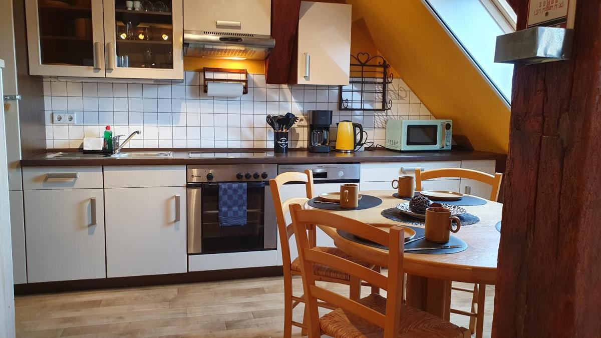 Ferienwohnung Schlossblick Direkt gegenüber dem Schloss, Rhododendronpark mit Terrasse und WLAN - Housity
