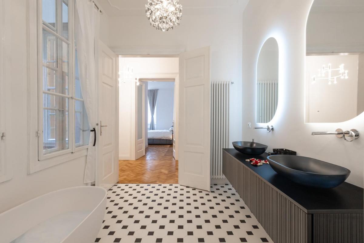 Jonathan Luxury Apartment Trieste Station - Housity
