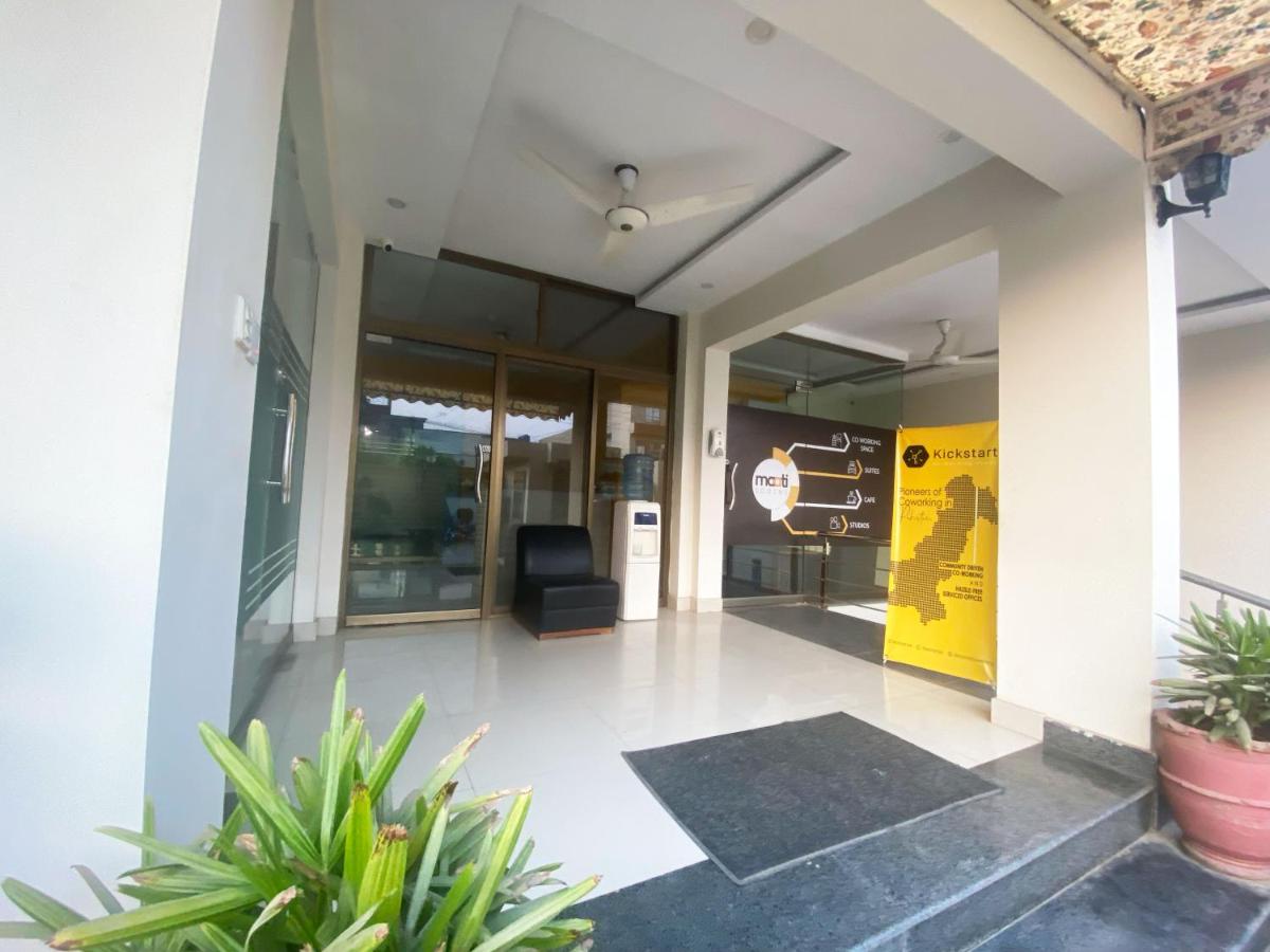 Maati Spaces - Rooms with Kitchen - Housity