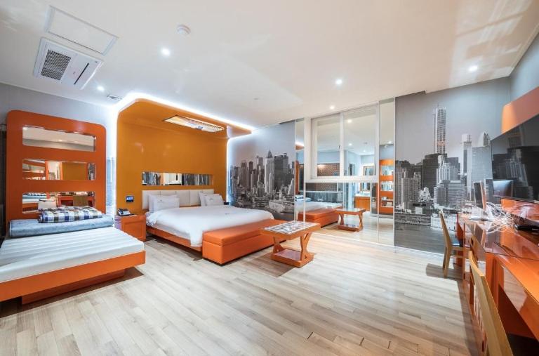 Zara Hotel Peace Square - Housity