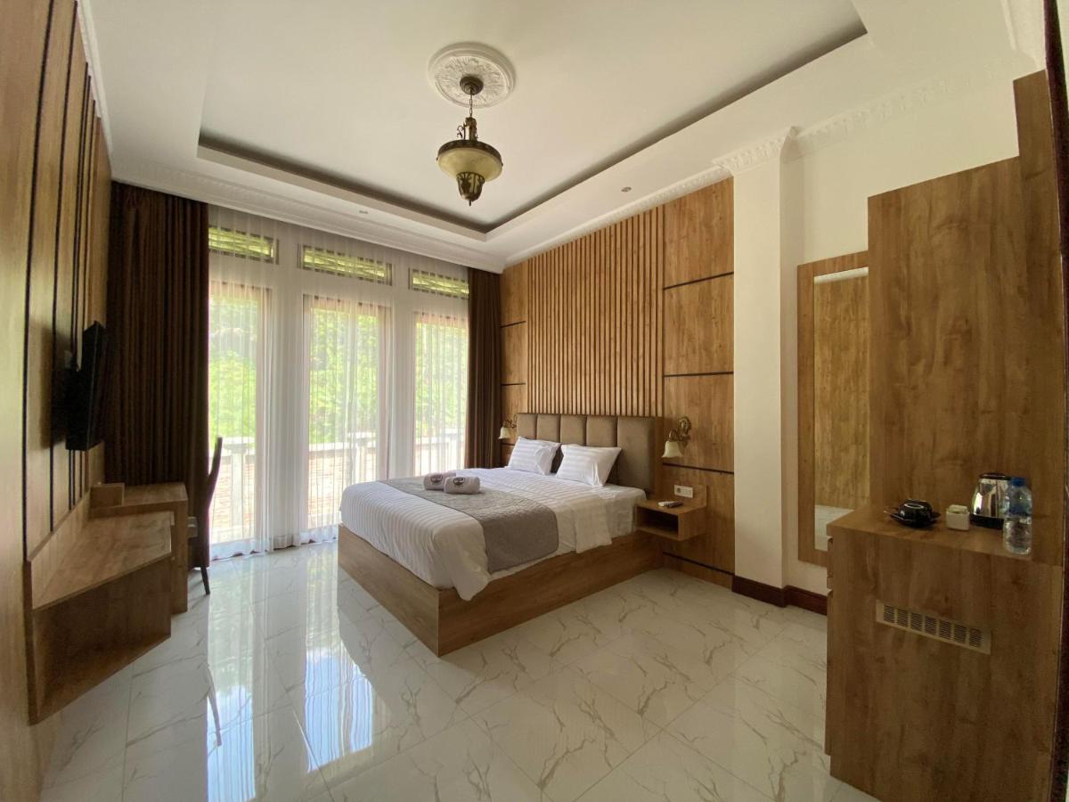 Toba Retreat Mansion and Villas - Housity