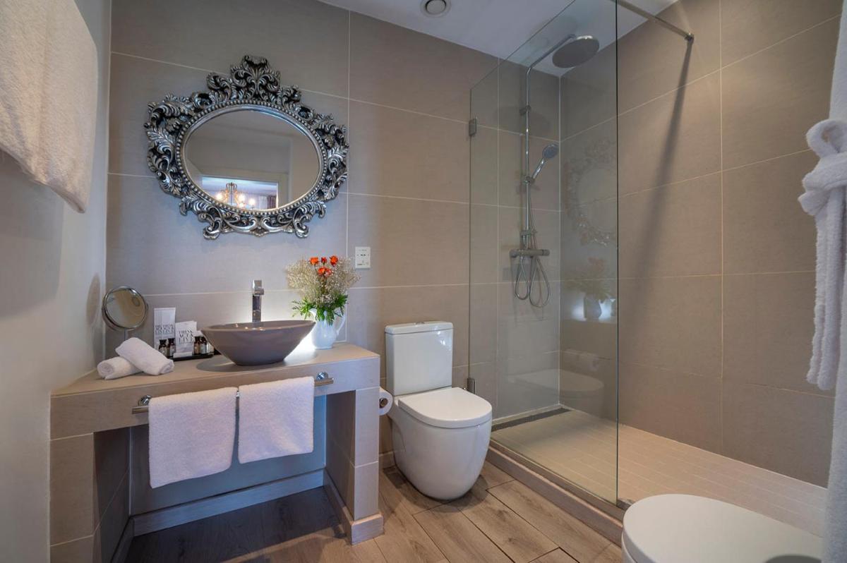 Un baño de Sant Pere del Bosc Hotel & Spa - Adults Recommended