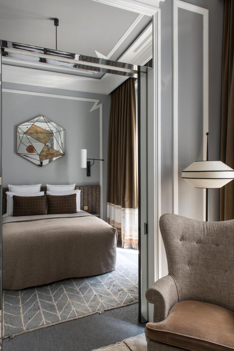 Coin salon dans l'établissement Nolinski Paris - Evok Collection