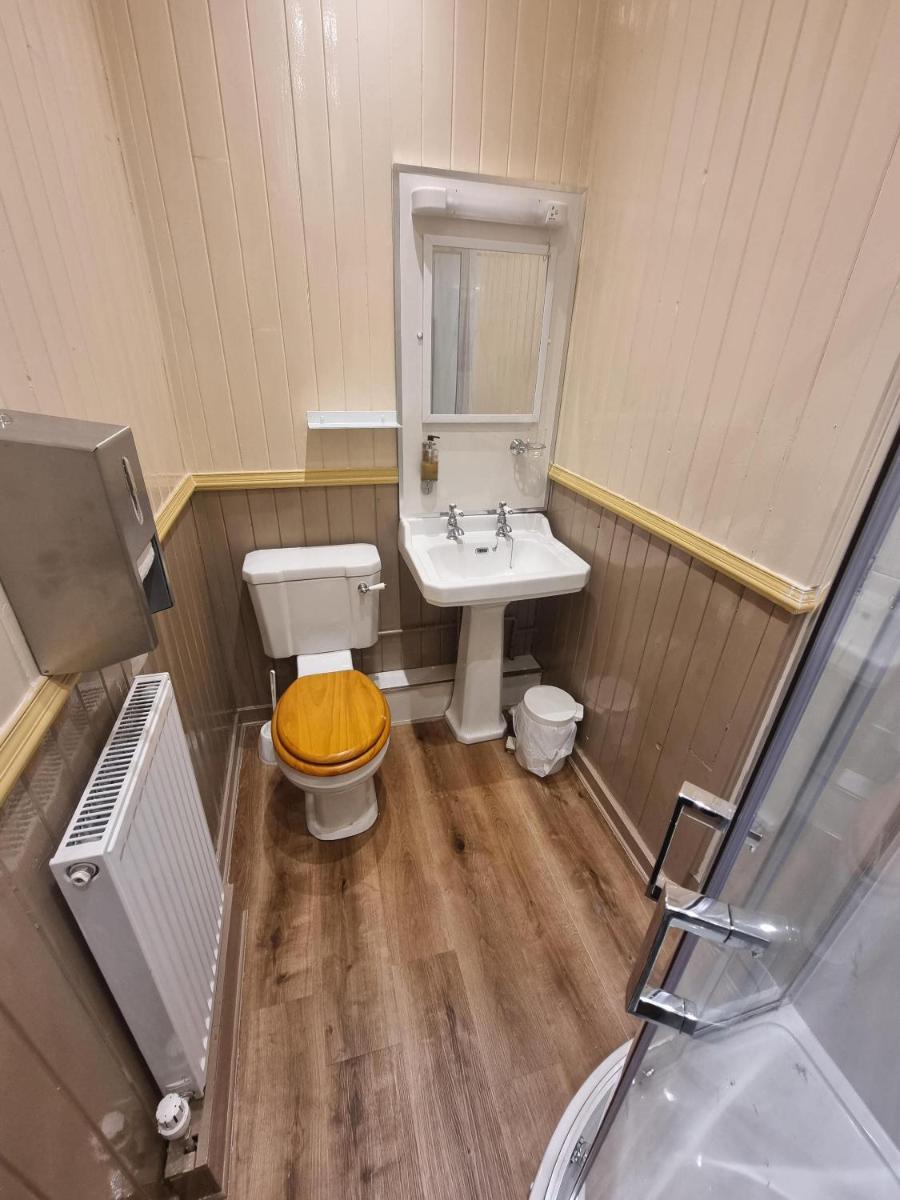 Roy Bridge Hotel - Housity