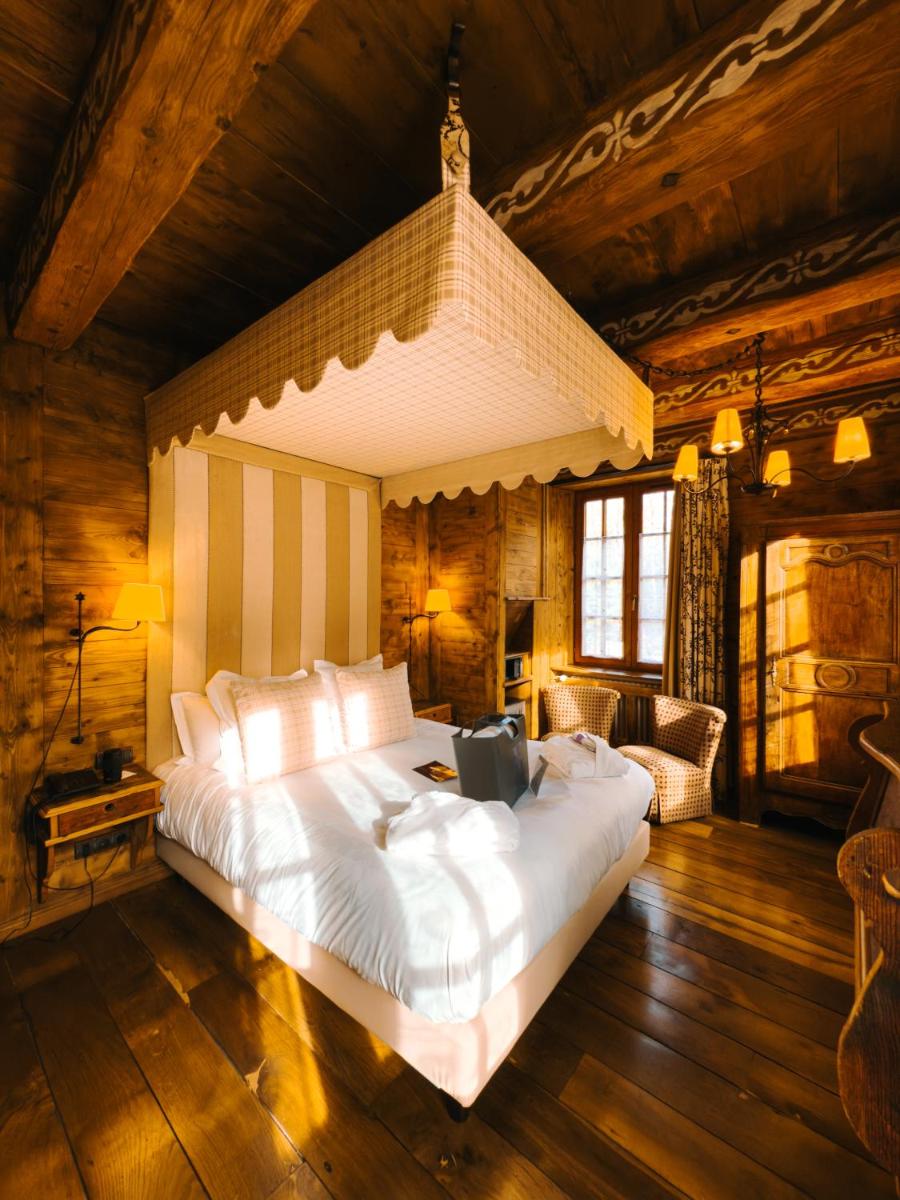 Un ou plusieurs lits dans un hébergement de l'établissement Les Violettes Hotel & Spa