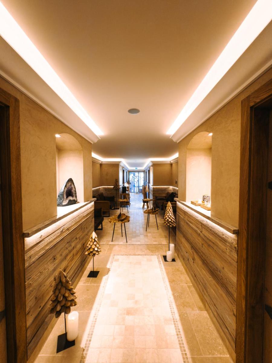 Coin salon dans l'établissement Les Violettes Hotel & Spa