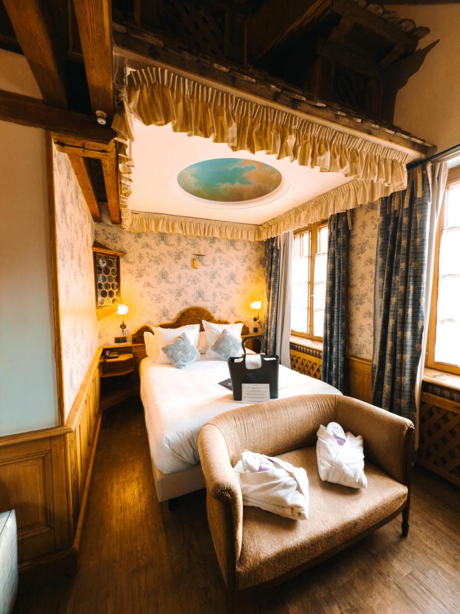 Un ou plusieurs lits dans un hébergement de l'établissement Les Violettes Hotel & Spa
