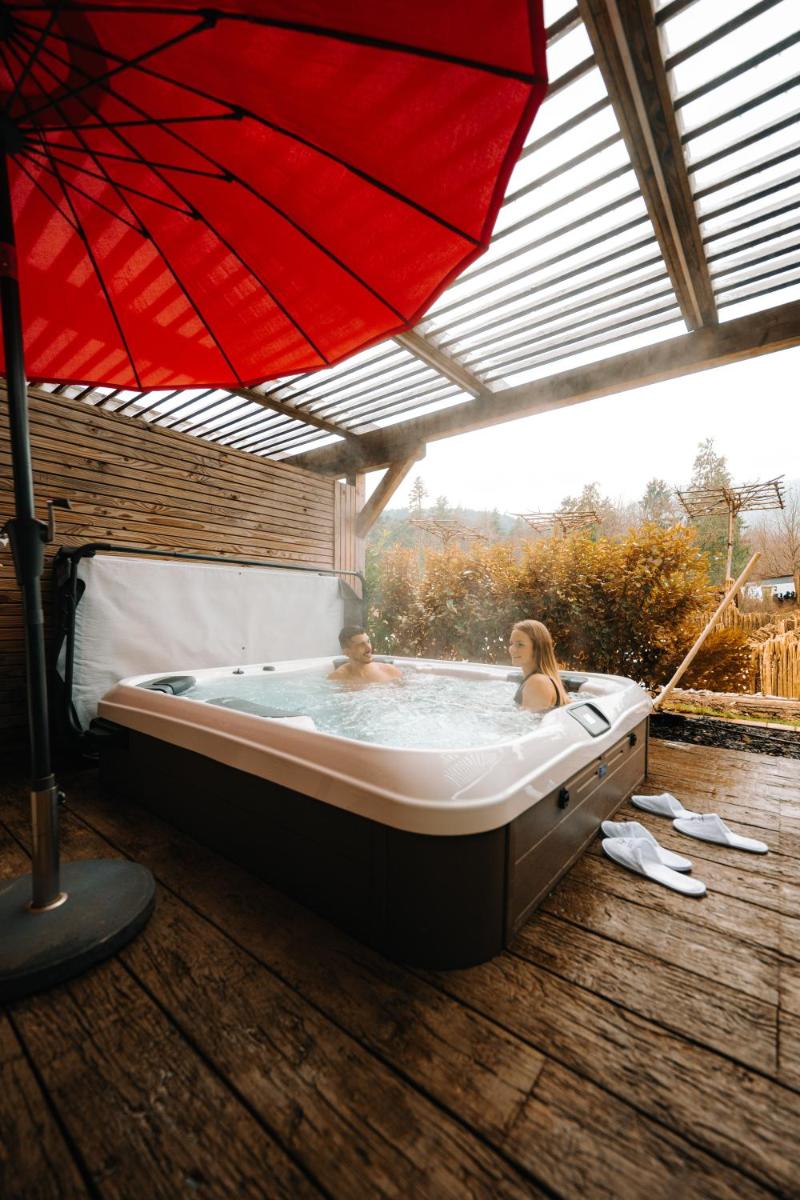 Un ou plusieurs lits dans un hébergement de l'établissement Les Violettes Hotel & Spa