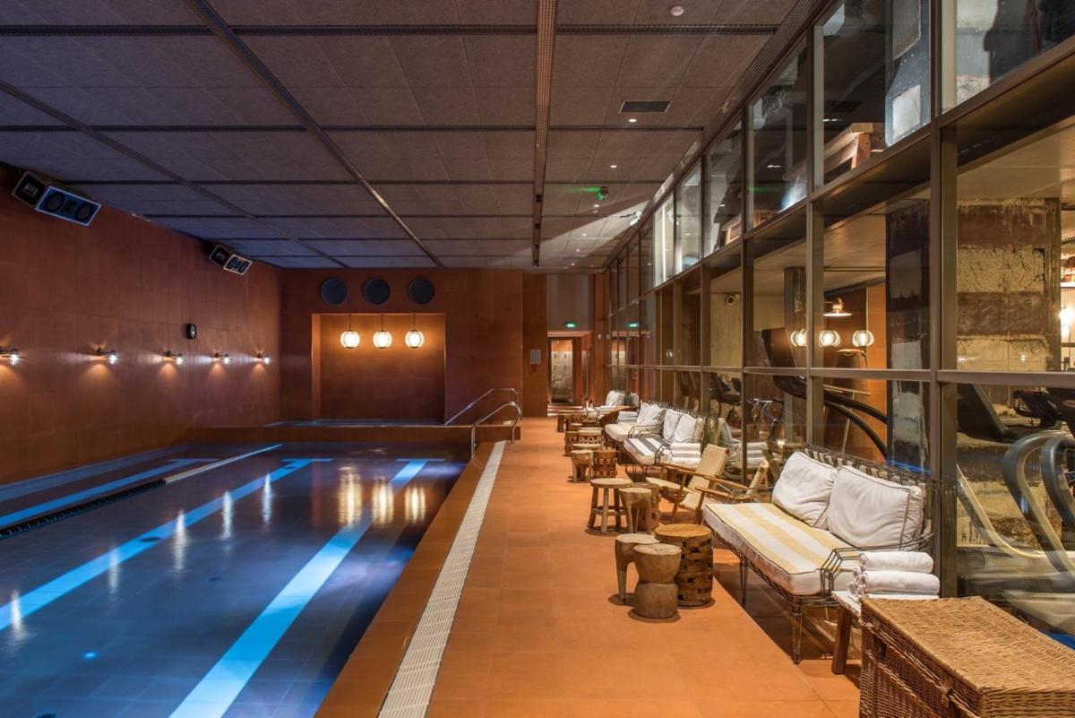 Piscine de l'établissement Brach Paris - Evok Collection ou située à proximité