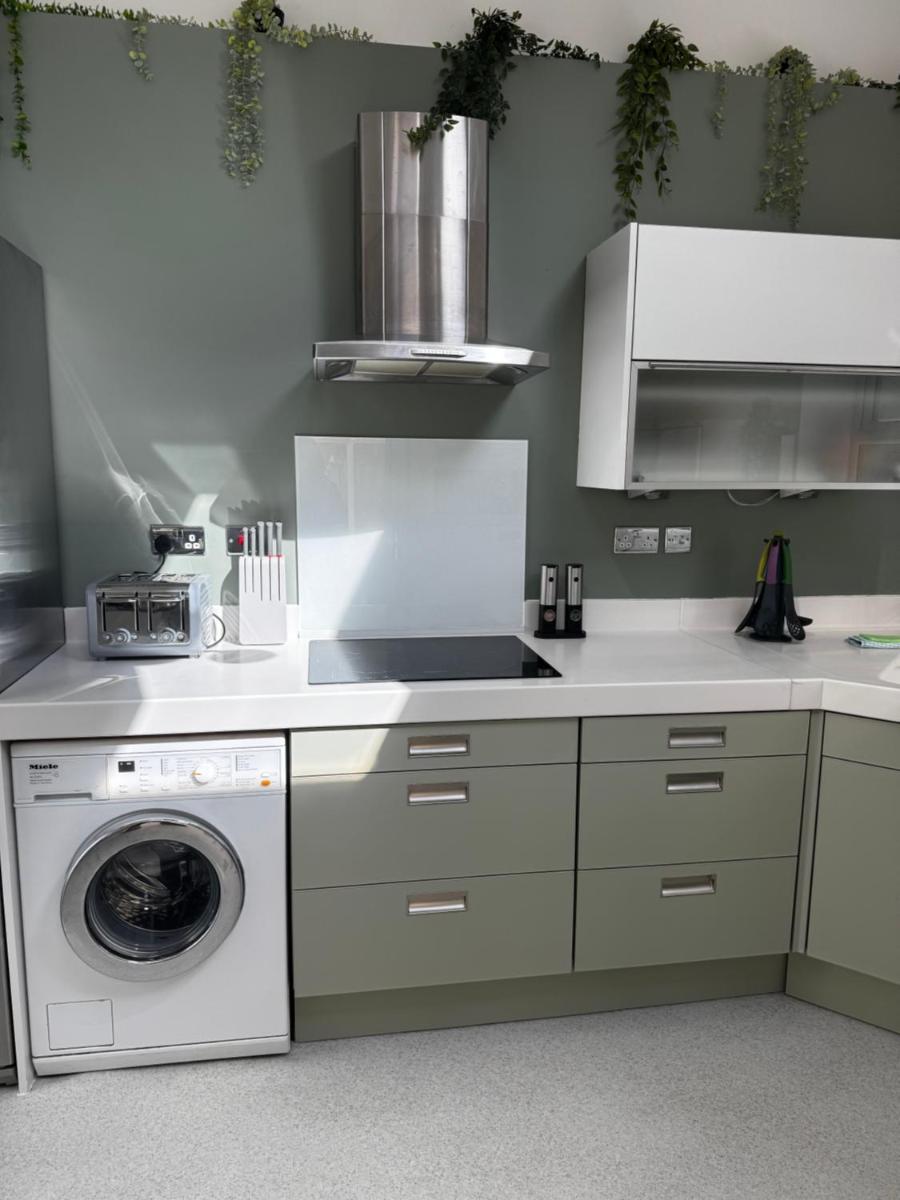 Harrogate Holiday Apartments - Courtyard Mews - Garden - Housity