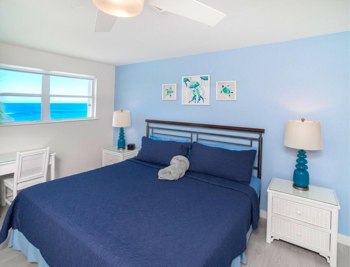 Moon Bay # 5 - Housity
