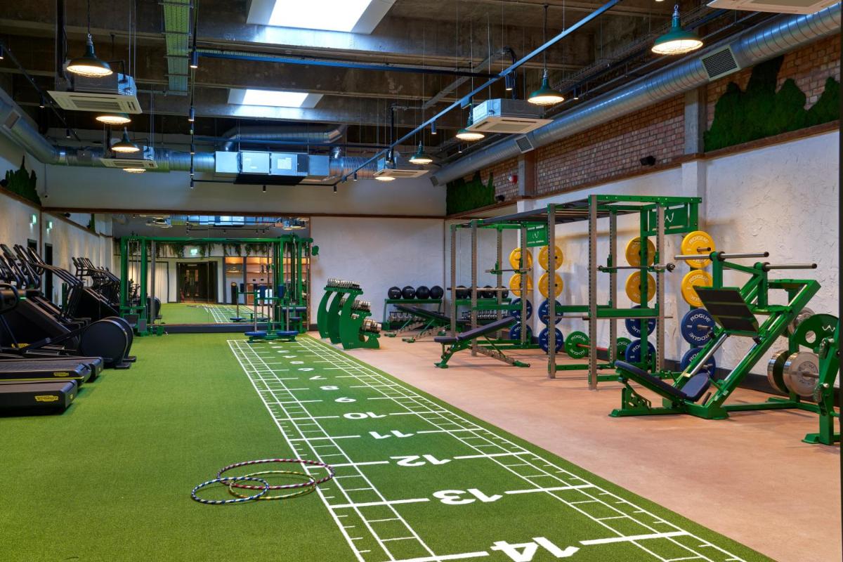 Treehouse Hotel Manchester - Housity