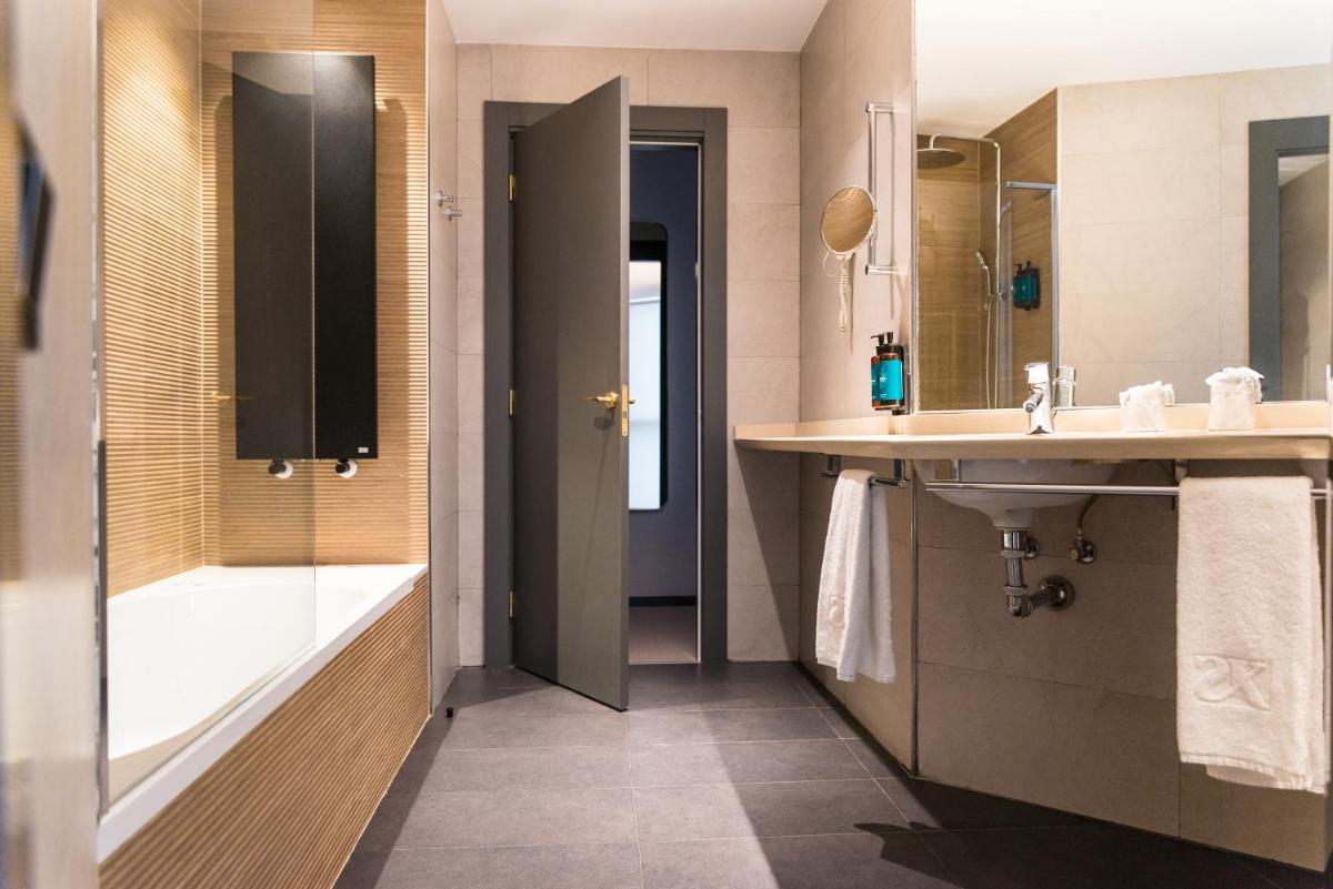 Un baño de Silken Ciudad Gijón